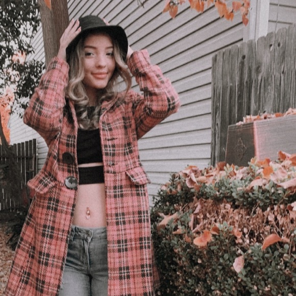 Meet your Posher, Mia - Picture 2 of 2